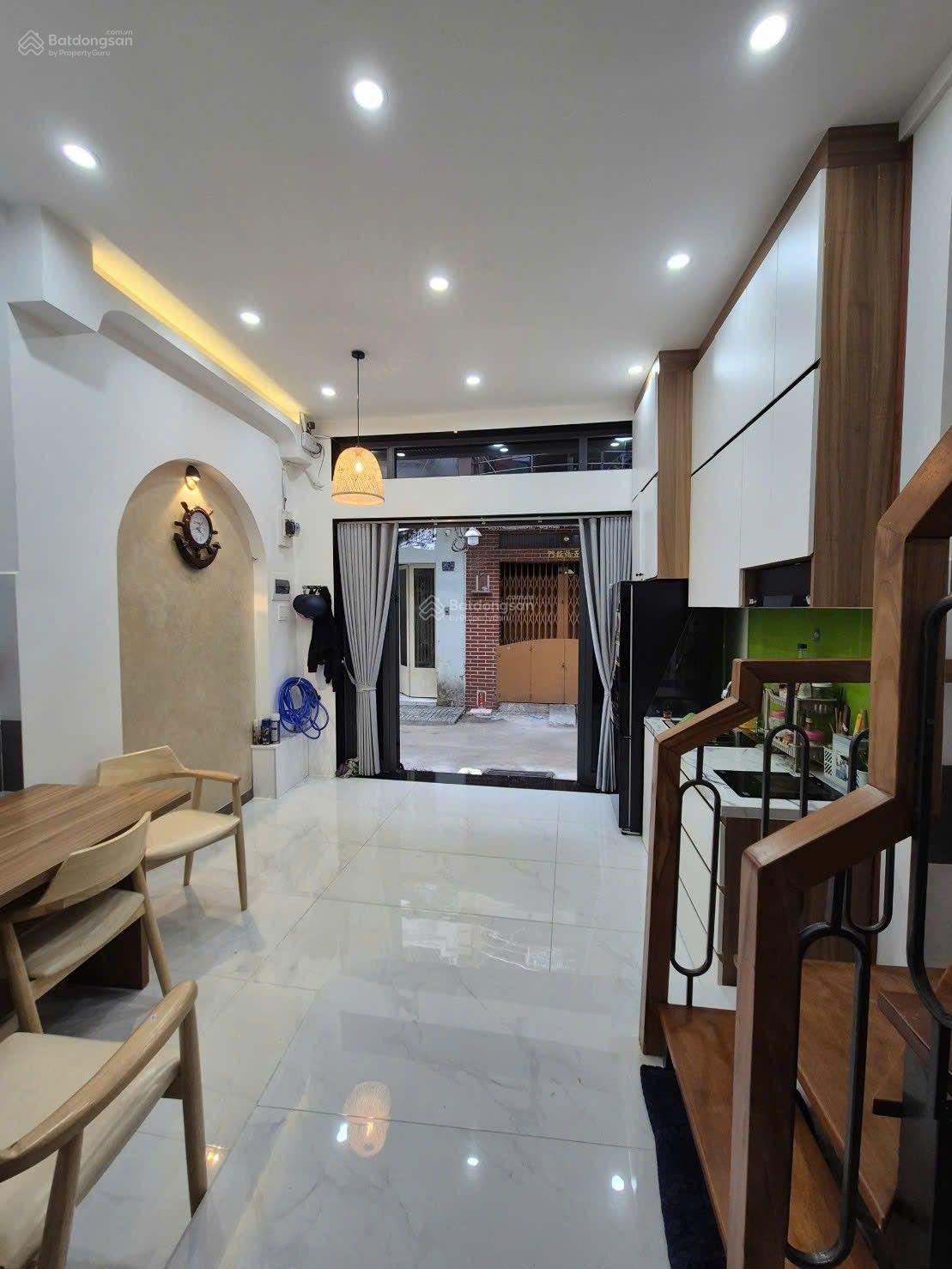 Bán nhà 3 tầng BTCT đầy đủ nội thất đường Nguyễn Tri Phương phường 4 Quận 10