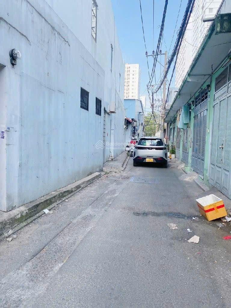 Bán nhà 4 tầng sát công viên Đầm Sen đầy đủ nội thất đường Hoà Bình phường Hòa Thạnh Tân Phú