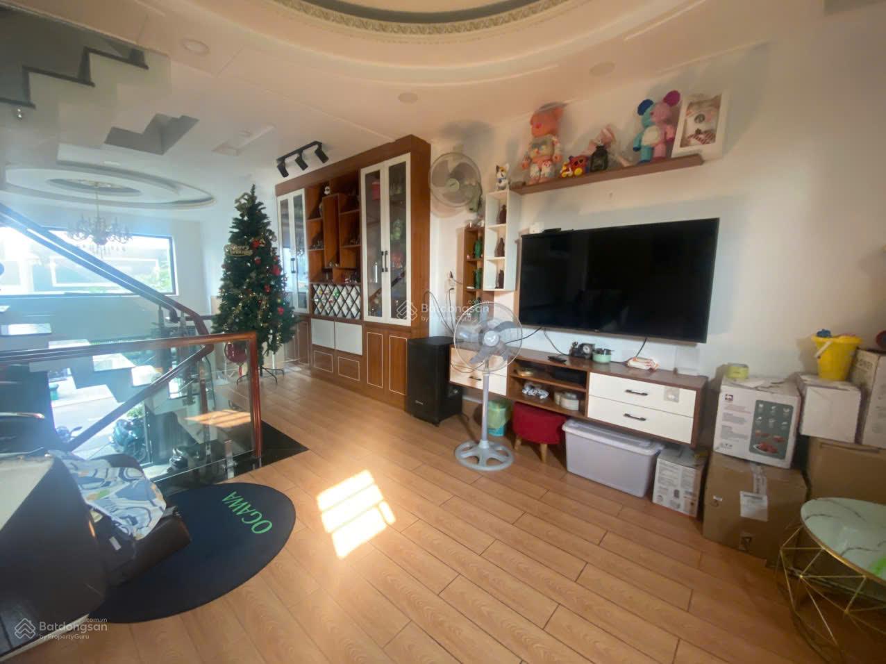 Bán nhà đường Nguyễn Văn Quá Q12 - đường nhựa 10m có lề - nhà 5 tầng - 6 tỷ 3