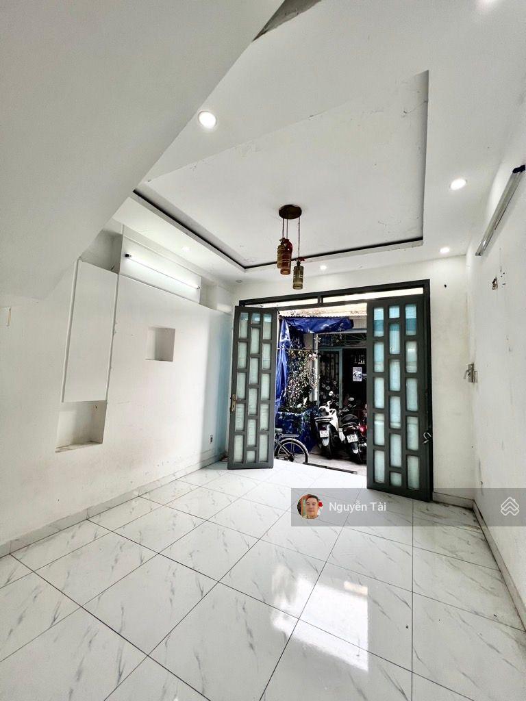 Hot, Bán gấp Nhà rẻ nhất BTân, Lê Đình Cẩn, 102m2, 2 tầng, sát mặt tiền, 3 phòng cho thuê, nhỉnh 4t