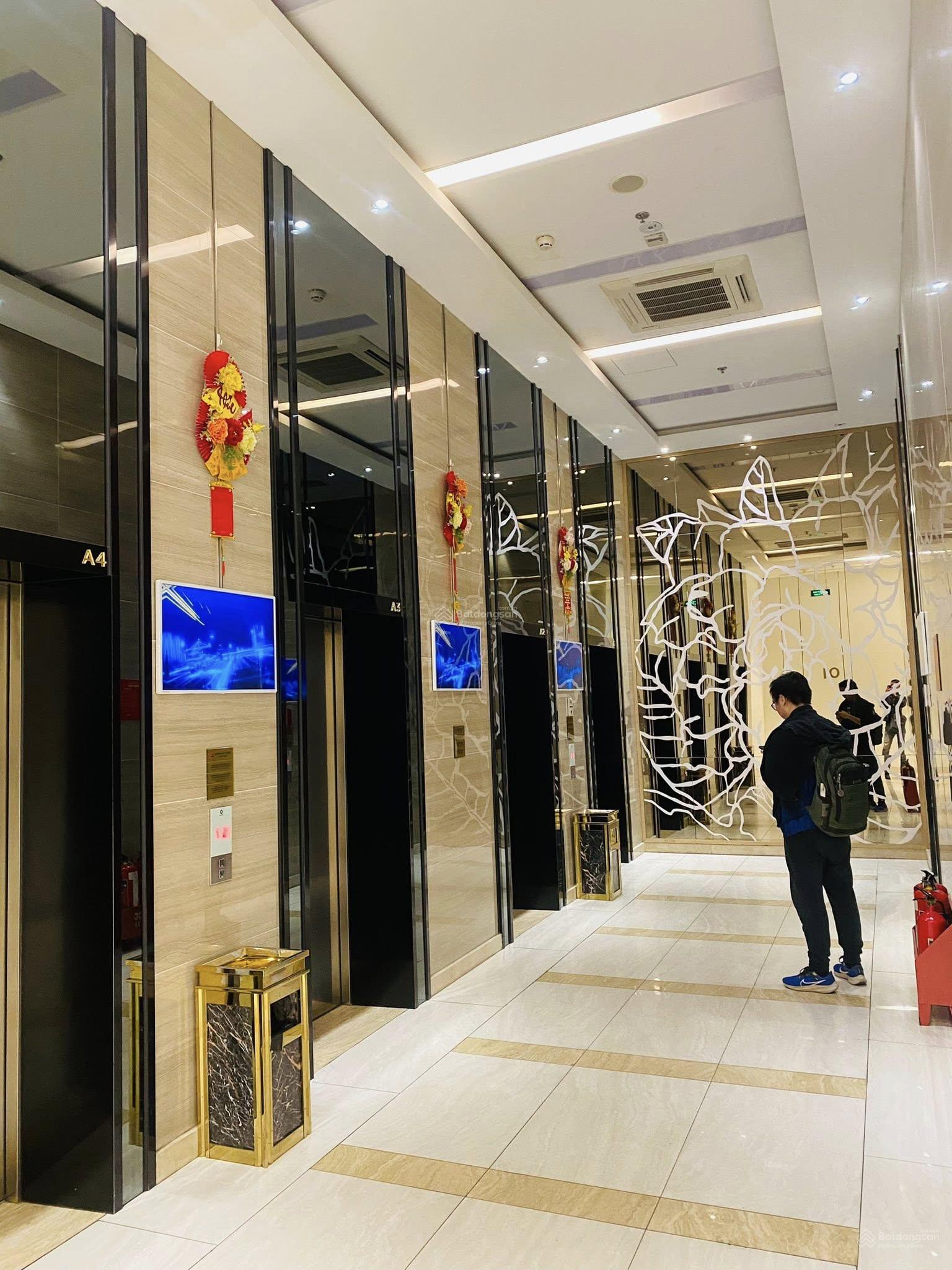 Chính chủ bán căn CC NO4 BERIVER Nguyễn Sơn - căn góc 180m 4PN 3WC nội thất 100% châu âu