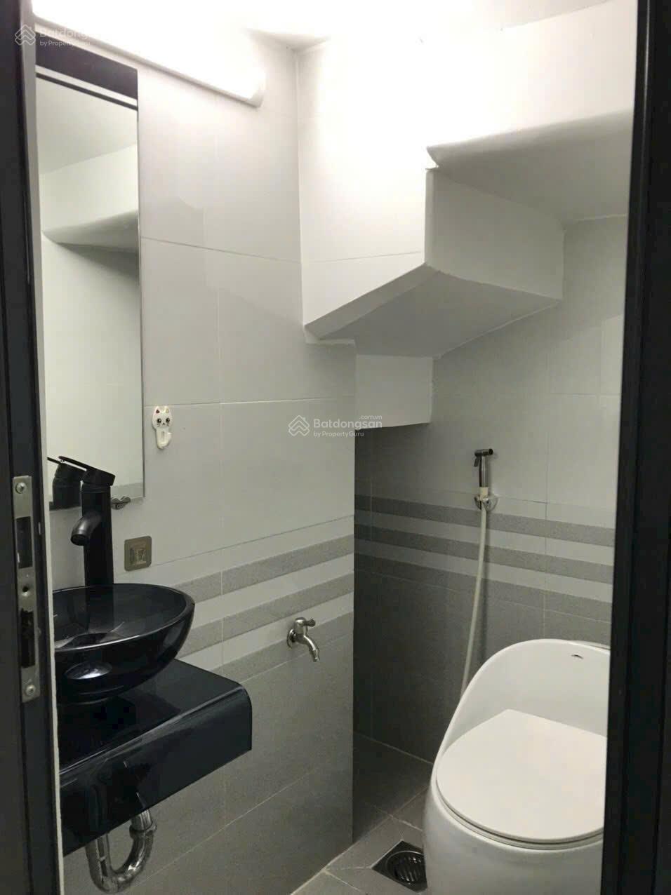 Cho thuê nhà hẻm 3m(BG) Lạc Long Quân, P.3, Q.11 giá 9tr