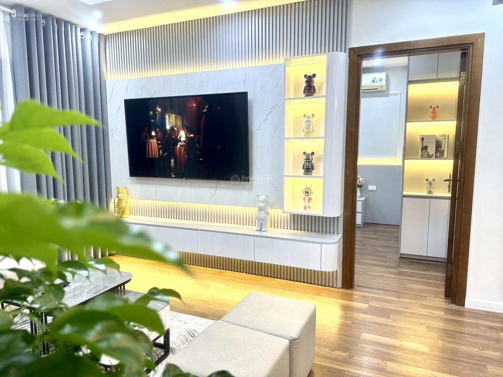 Bán căn hộ 2 phòng ngủ, 2 vệ sinh, 62m2 giá 4,6 tỷ, full nội thất đẹp ở ngay, 987 Tam Trinh