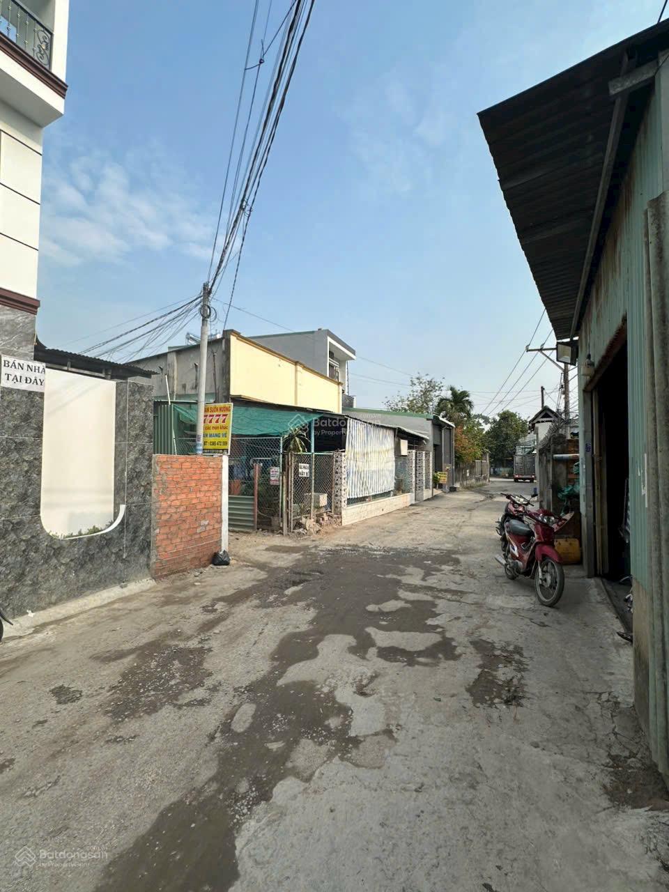 Bán nhà 1 trệt 1 lầu phường Biên Hoà (Tân Vạn cũ). DT: 5,2x11=60m2. Nở hậu: 6,2m. Giá: 3tỷ5