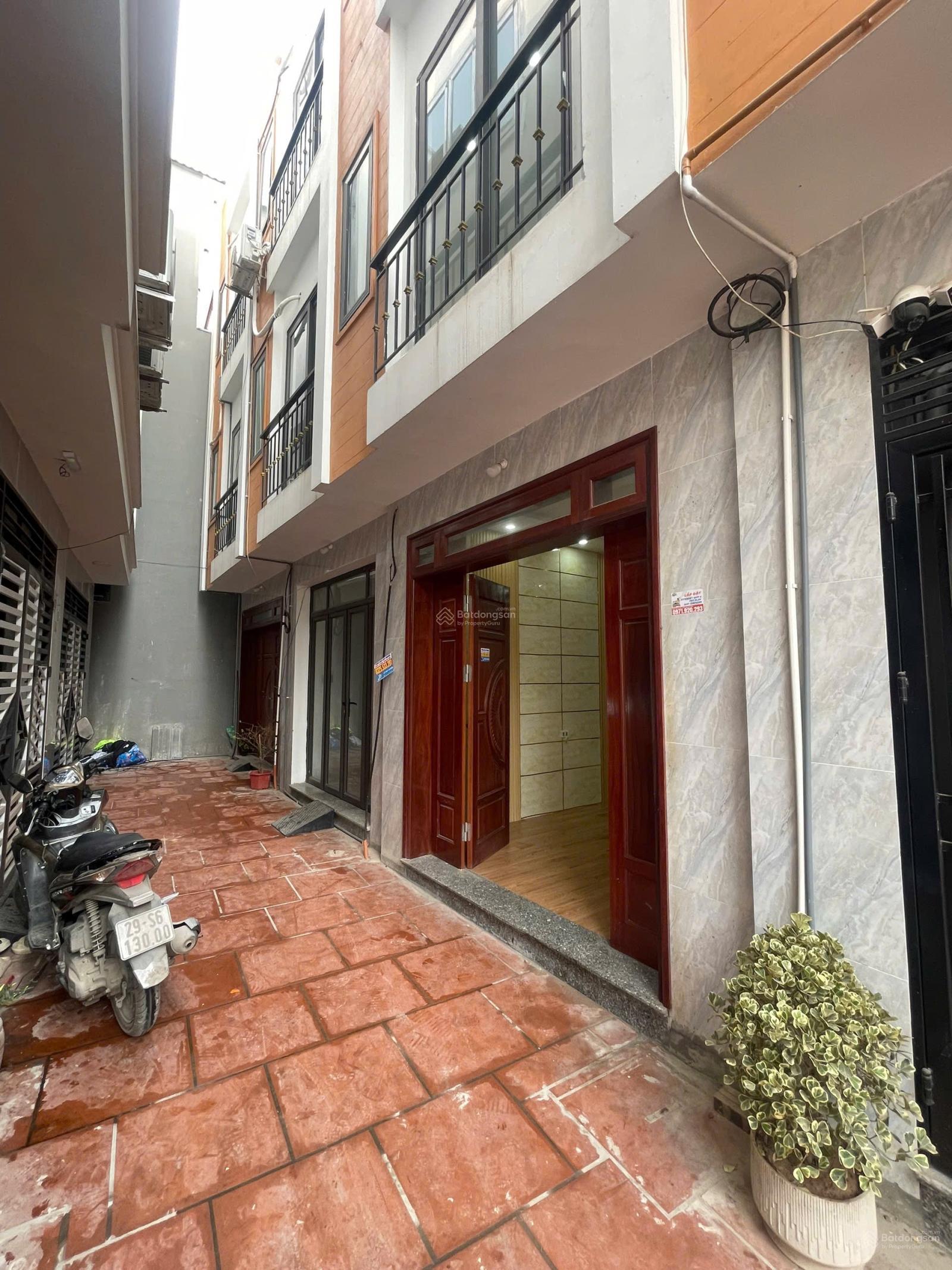 BÁN NHÀ TRUNG TÂM PHỤNG CHÂU - ĐỦ TIỆN ÍCH - CÓ SÂN RIÊNG - 3.55 TỶ - 0988 625 ***
DUY NHẤT 1 CĂN