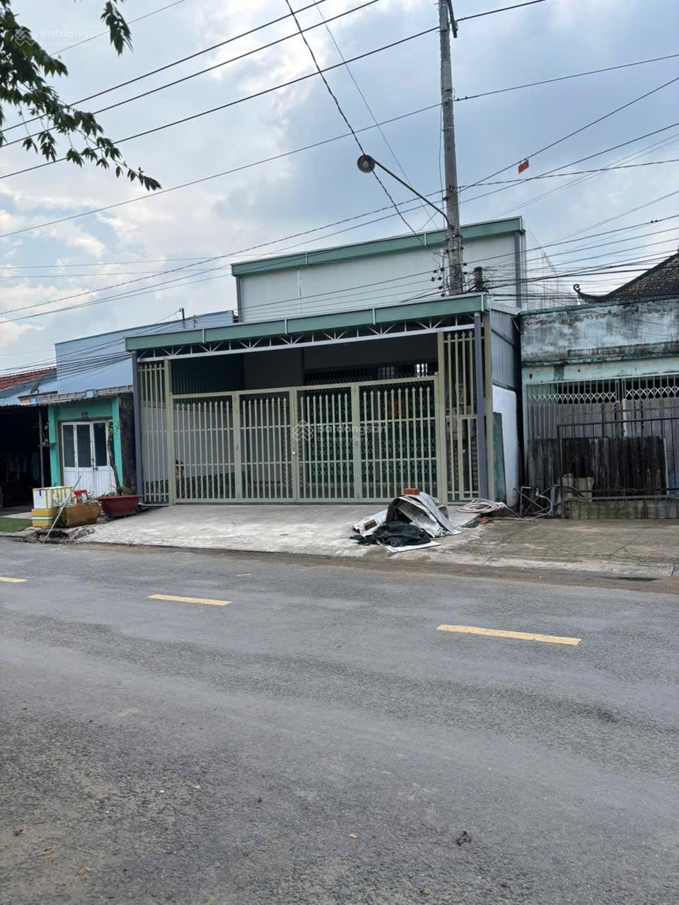 Bán nhà mặt tiền kinh doanh đối diện CHỢ và khu dân cư xã Thanh Phú Long buôn bán nhộn nhịp