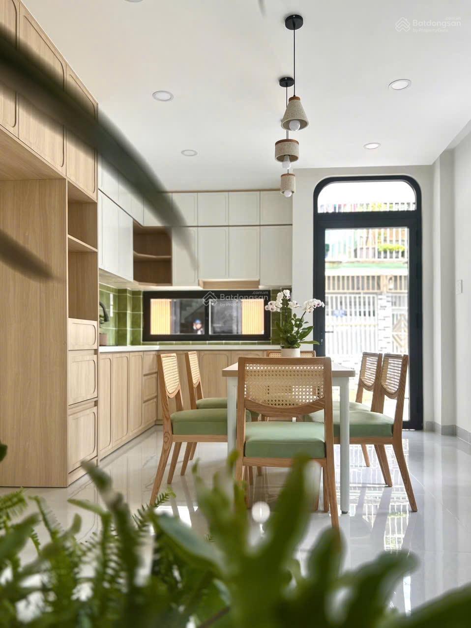 Bán nhà 3 tầng 72m2- 4pn- đường thông Lê Văn Việt- TNPA quận 9 cũ