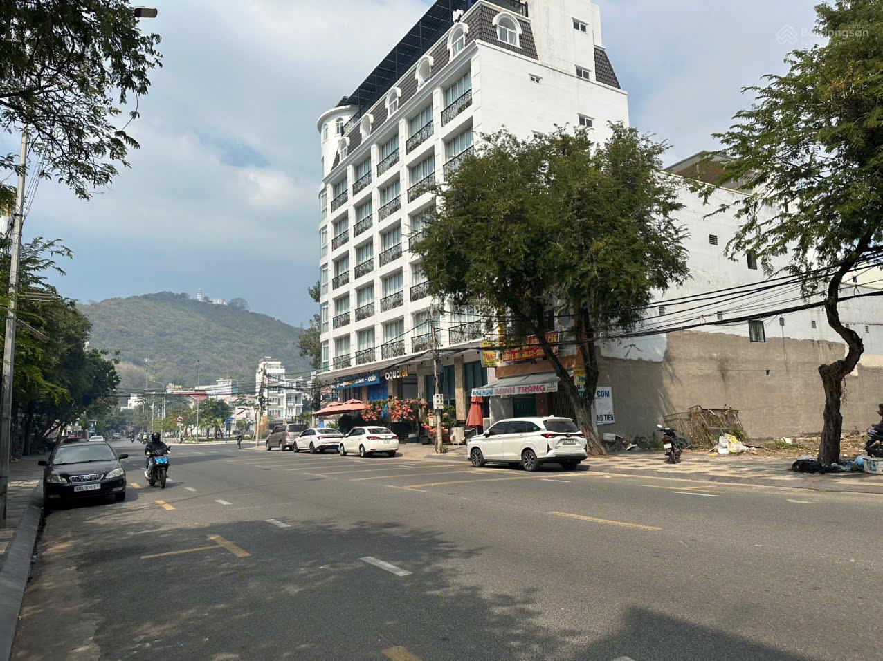 Chuyển Nhượng Khuôn Đất 490m2 đất Vị trí siêu đẹp mặt tiền Phan Chu Trinh cách bãi tắm 150m Chuyển Nhượng Khuôn Đất 490m2 đất Vị trí siêu đẹp mặt tiền Phan Chu Trinh cách bãi tắm 150m