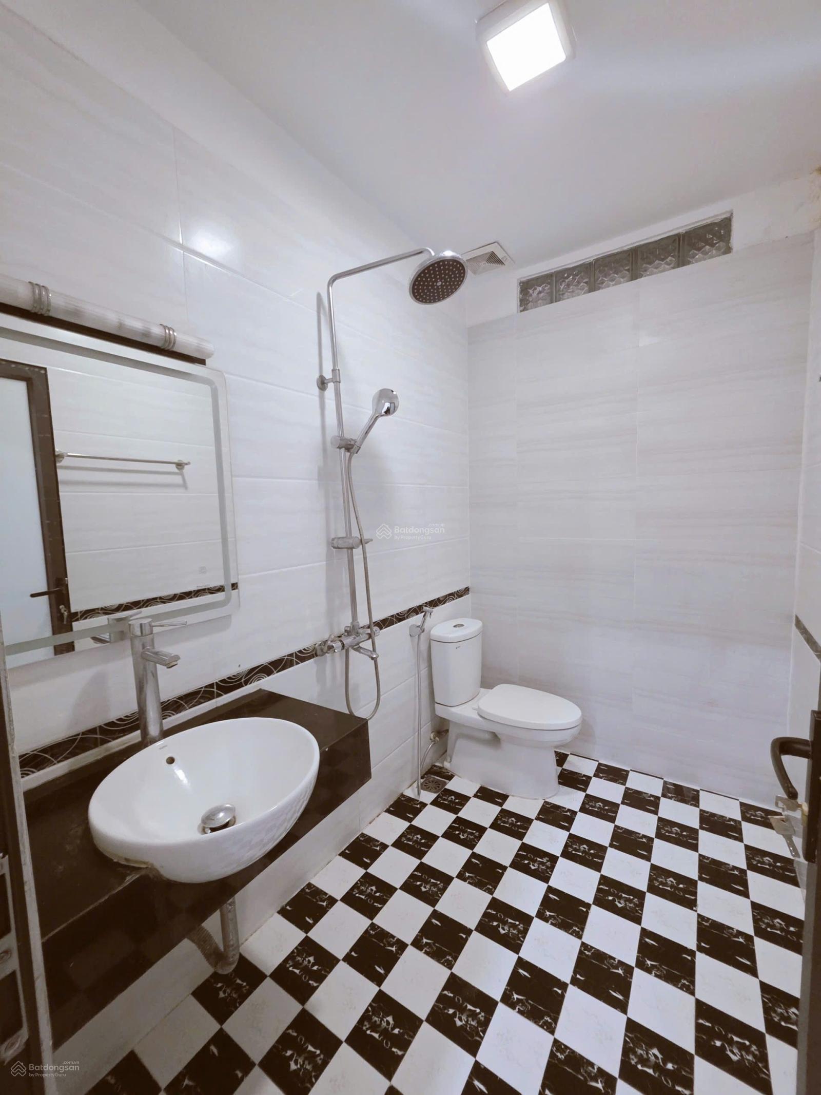 Chính chủ cần bán cực gấp căn hộ 3 ngủ dt 110m tại VOV mễ trì LH 0989 996 *** Chính chủ cần bán cực gấp căn hộ 3 ngủ dt 110m tại VOV mễ trì LH 0989 996 ***