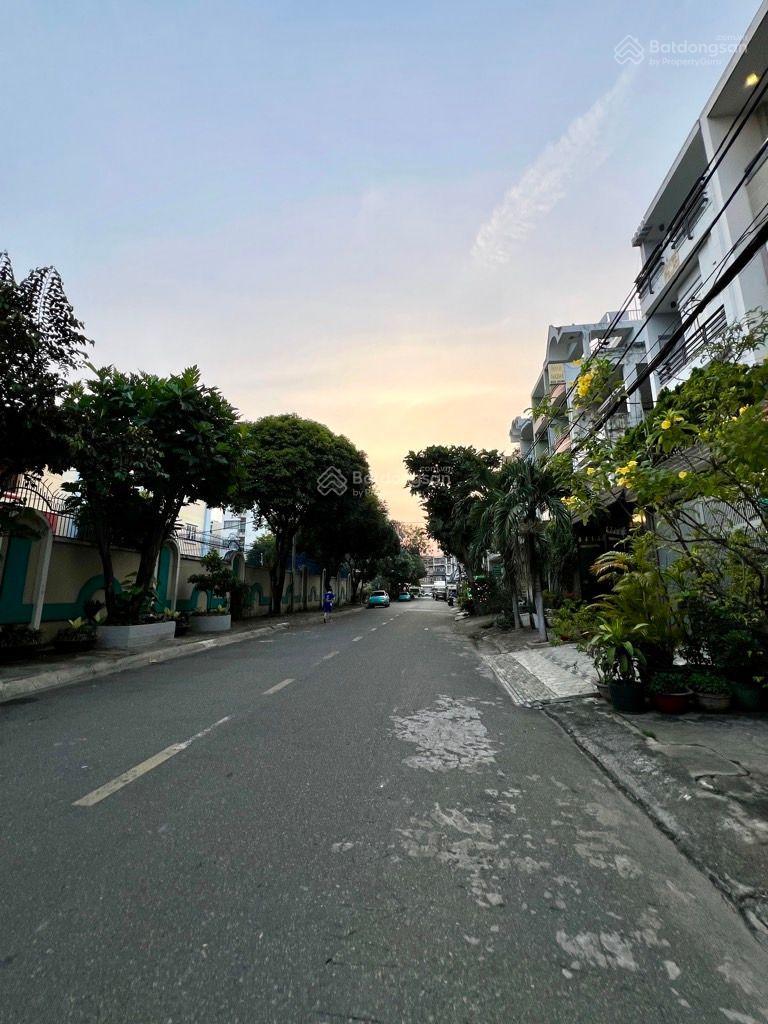 15 tỷ thương lượng, nhà 4 tầng mặt tiền khu dân cư, diện tích : 4 x 25.