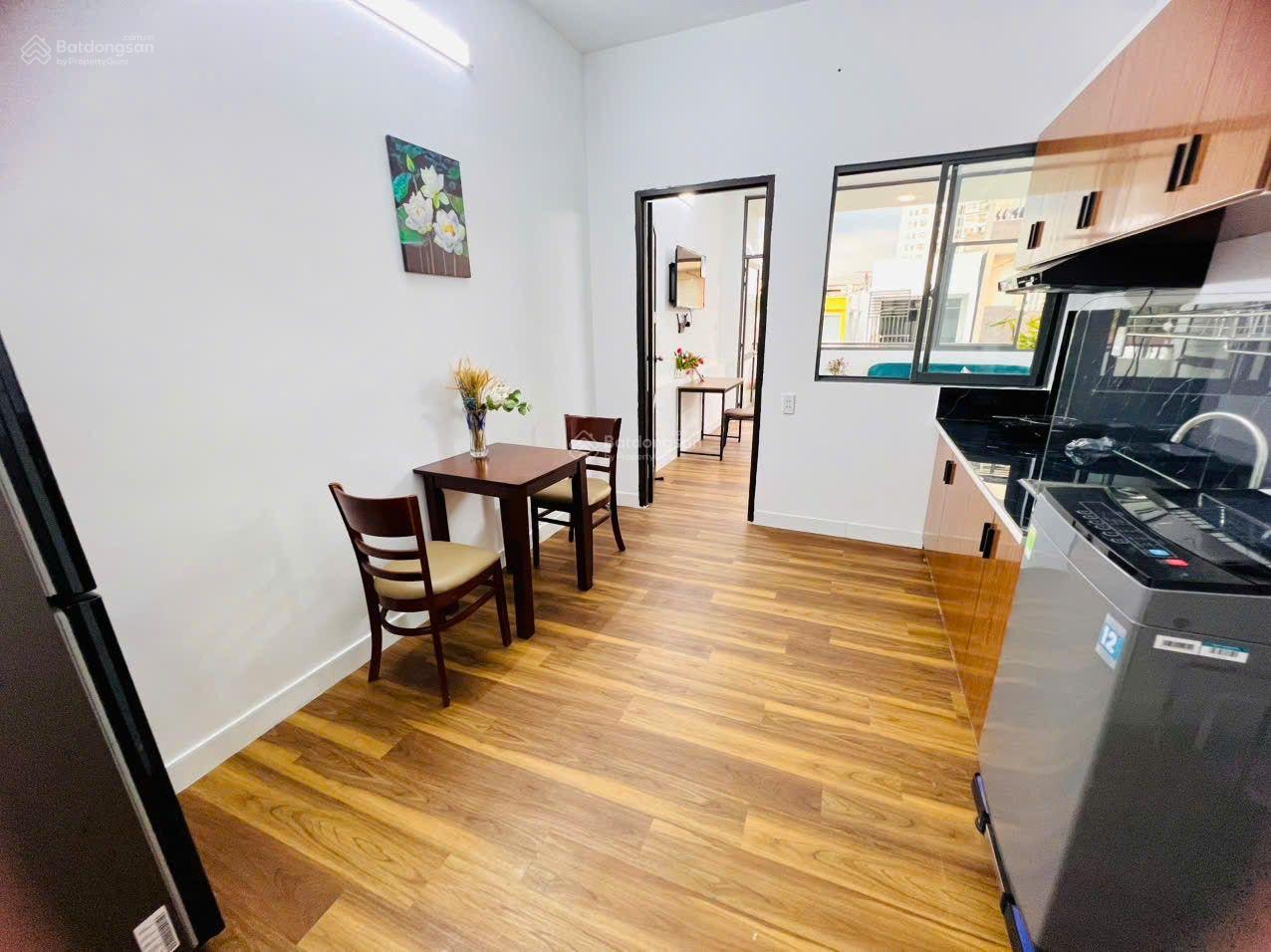 1PN 1PK 50m2 bancol lớn view thoáng đầy đủ nội thất + free dịch vụ gần metro Tân Cảng