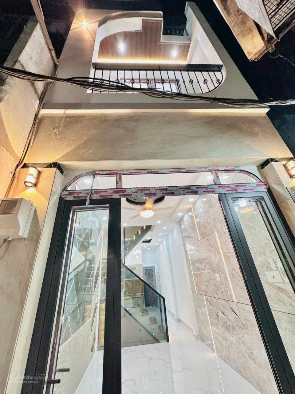 Bán nhà 3mx11m, sát MT, Quận 4 giá 5,2 tỷ