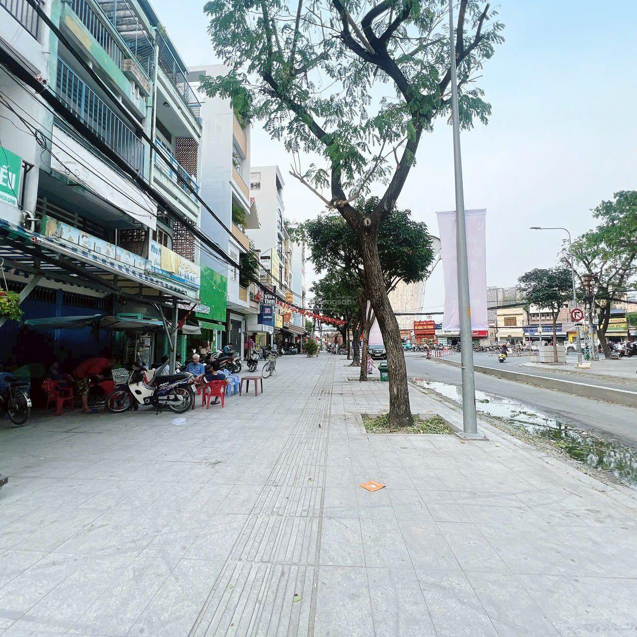 Bán nhà 3mx11m, sát MT, Quận 4 giá 5,2 tỷ Bán nhà 3mx11m, sát MT, Quận 4 giá 5,2 tỷ