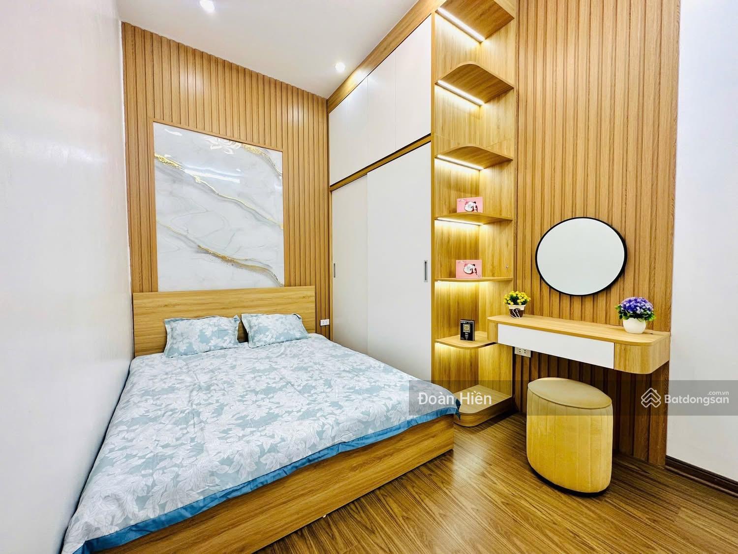 Tin chuẩn! nhà Ngọc Khánh, ngõ thông, gần ô tô, ba gác chạy, dân xây KCBT, tặng kèm NT, 50m*5t, 4pn