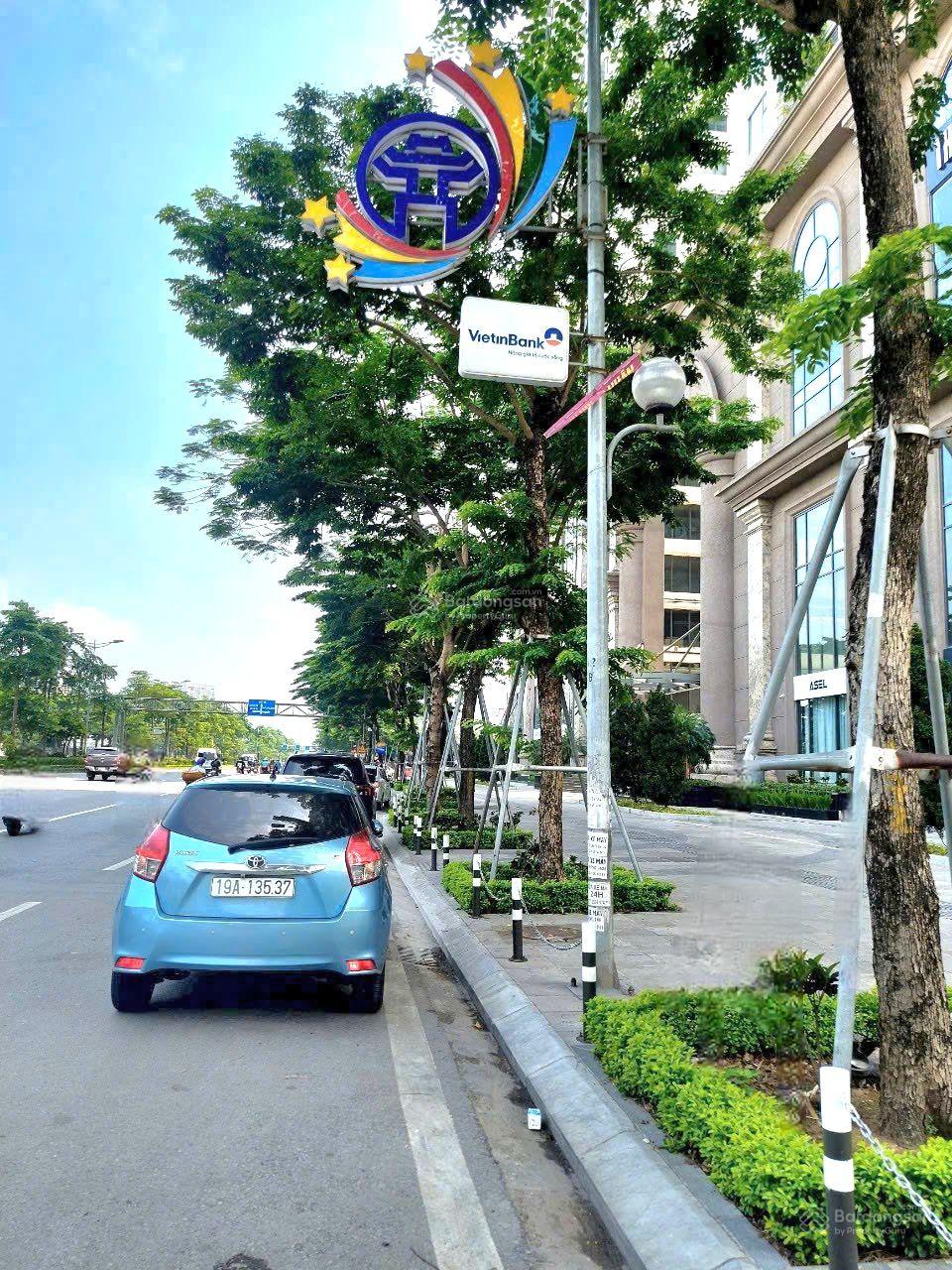 Bán nhà mặt phố Võ Chí Công 67m2, giá: 37 tỷ. Tây Hồ