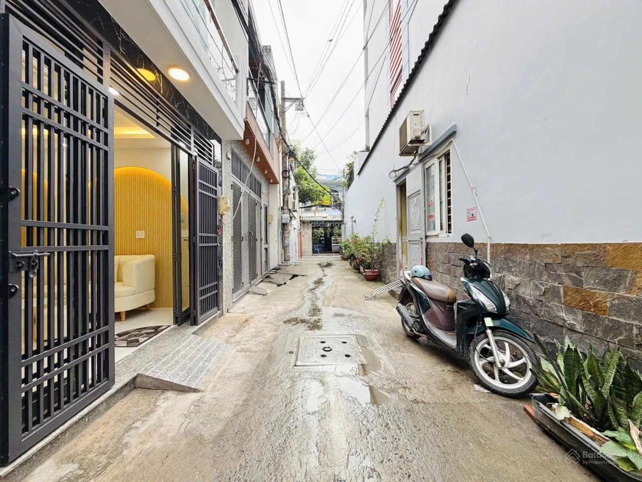 GIẢM GIÁ BÁN LỖ 400TR, NHÀ 2 LẦU 21m2 HẺM XE HƠI, GẦN LOTTEMART NGUYỄN VĂN LƯỢNG