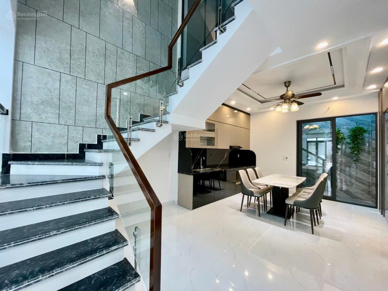 Nhà 4 tầng phân lô TDC A51 - Hồ Sen - Lê Chân. Đường 3 oto tránh nhau, rẻ nhất phân khúc