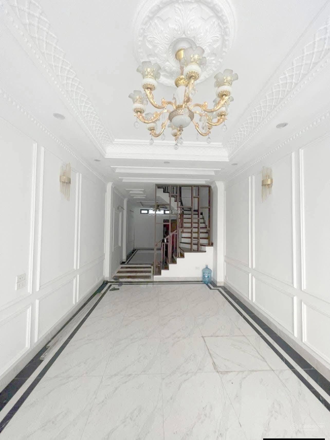 CHO THUÊ NHÀ NGUYỄN SƠN- BỒ ĐỀ- NHÀ MỚI 6 NGỦ Ô TÔ ĐỖ GẦN NHÀ- GẦN CÔNG VIÊN HỒ ĐIỀU HÒA. BẾN XE GL