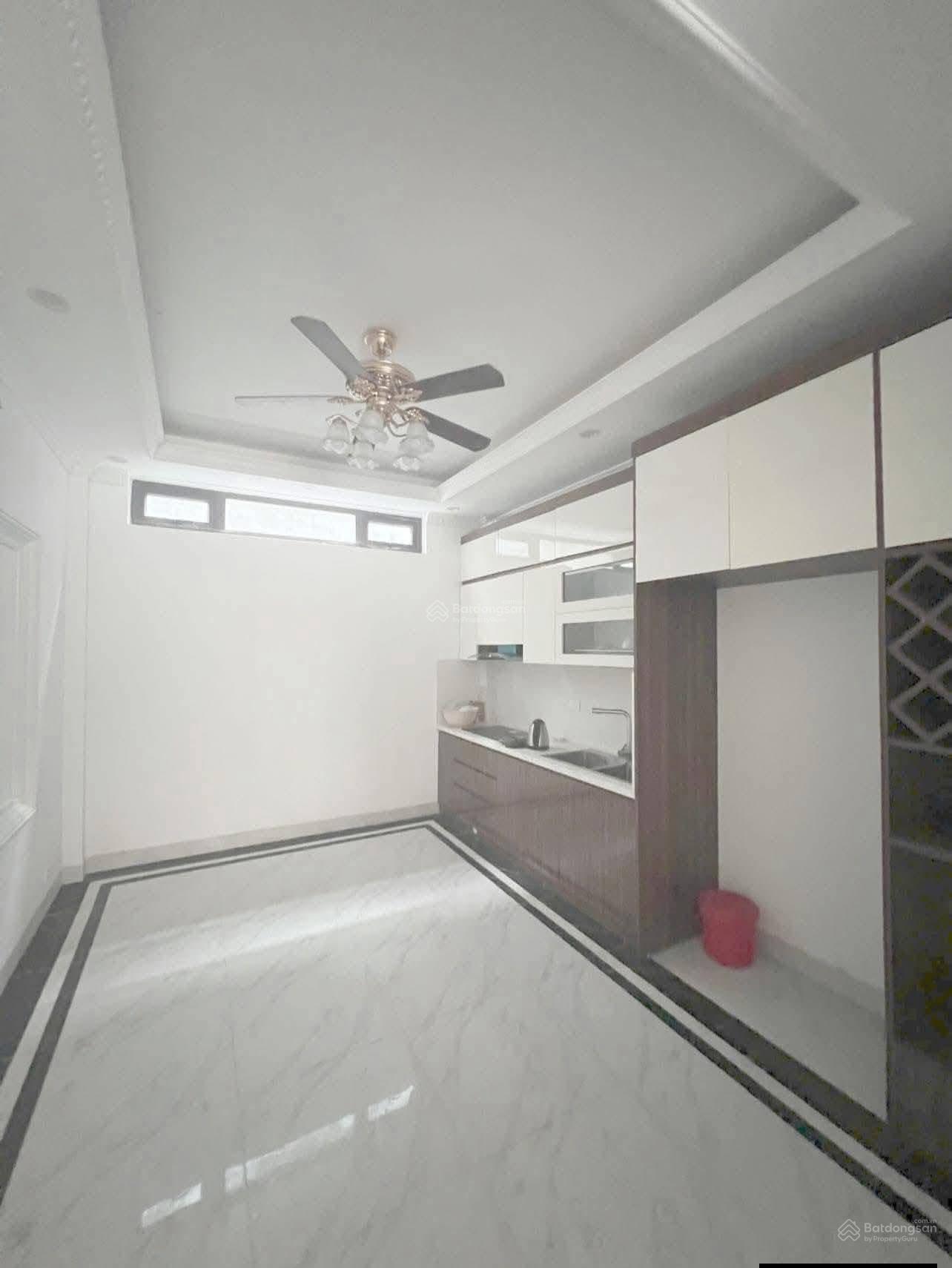 CHO THUÊ NHÀ NGUYỄN SƠN- BỒ ĐỀ- NHÀ MỚI 6 NGỦ Ô TÔ ĐỖ GẦN NHÀ- GẦN CÔNG VIÊN HỒ ĐIỀU HÒA. BẾN XE GL