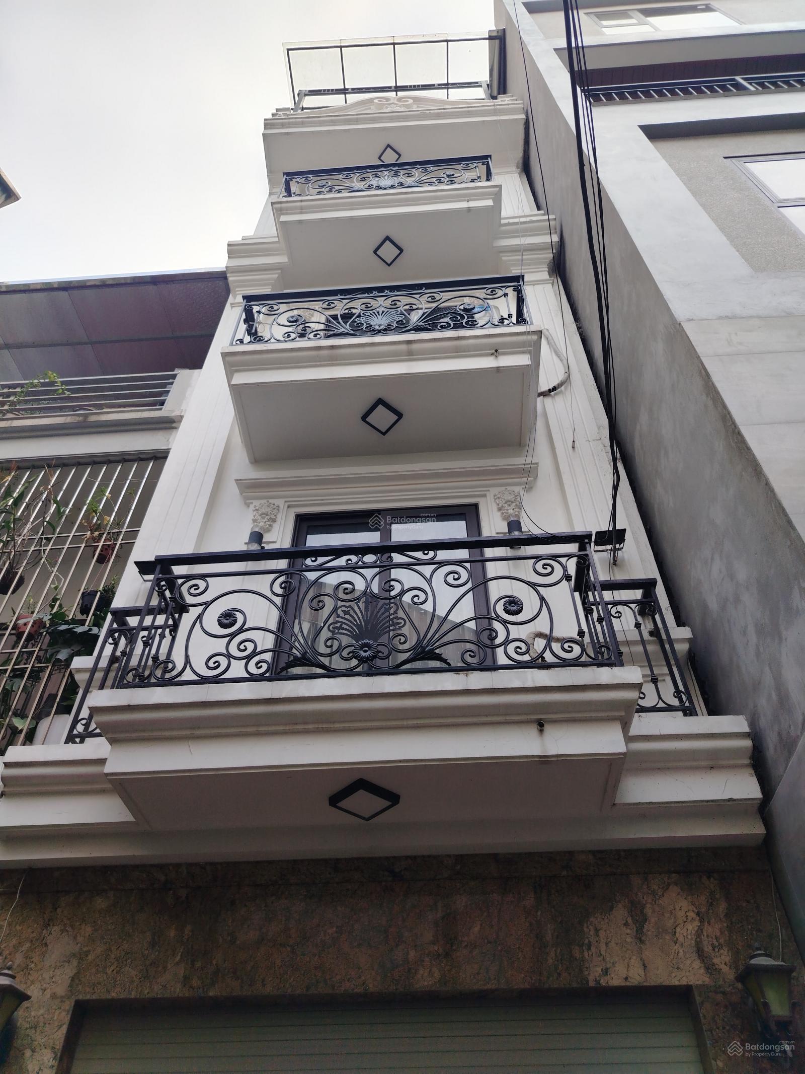 CHO THUÊ NHÀ NGUYỄN SƠN- BỒ ĐỀ- NHÀ MỚI 6 NGỦ Ô TÔ ĐỖ GẦN NHÀ- GẦN CÔNG VIÊN HỒ ĐIỀU HÒA. BẾN XE GL