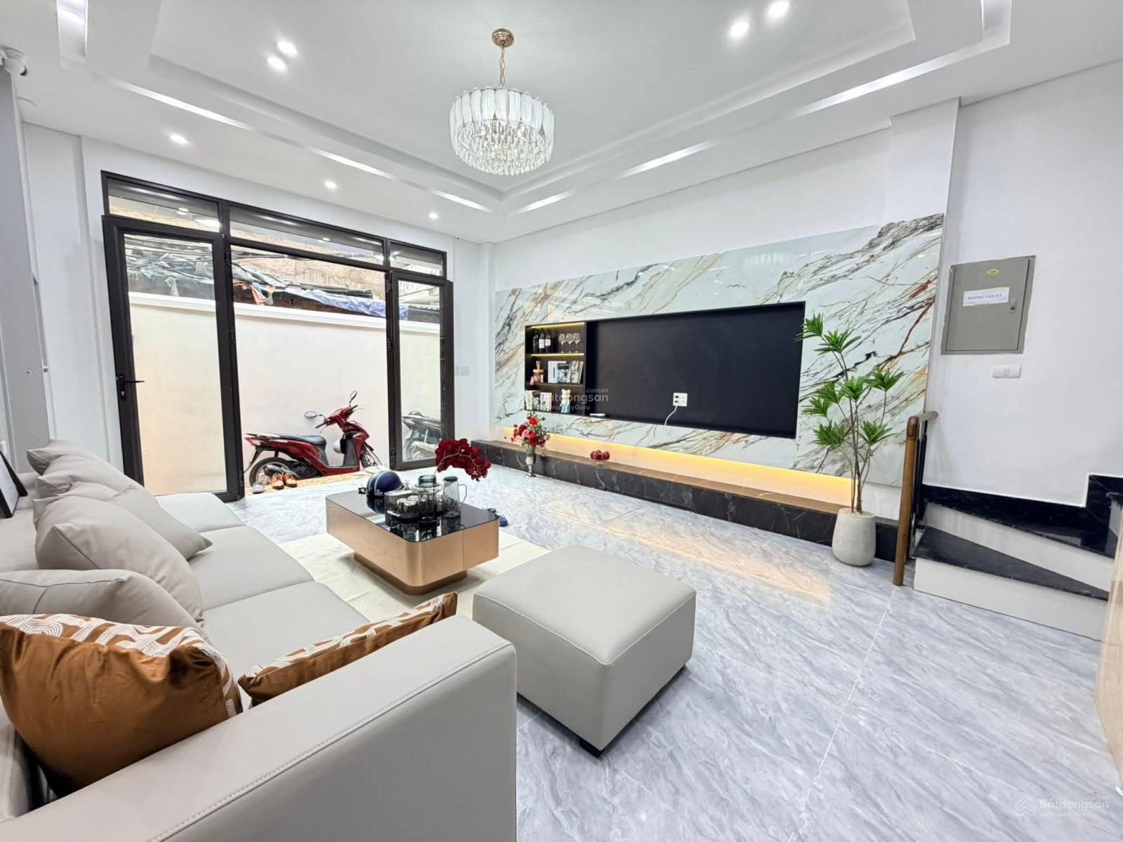 Gấp! Phân lô, ô tô ô phố Lạc Long Quân, 6 tầng thang máy, lô góc, kinh doanh, nội thất xịn Gấp! Phân lô, ô tô ô phố Lạc Long Quân, 6 tầng thang máy, lô góc, kinh doanh, nội thất xịn