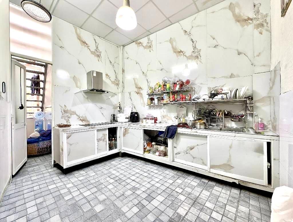 Nhà hiếm ngang 5.2m2-Đ. Nguyễn Khoái, hướng đi Tôn Thất Thuyết, Bến Vân Đồn, Hoàng Diệu qua Q1,Q8 . Nhà hiếm ngang 5.2m2-Đ. Nguyễn Khoái, hướng đi Tôn Thất Thuyết, Bến Vân Đồn, Hoàng Diệu qua Q1,Q8 .