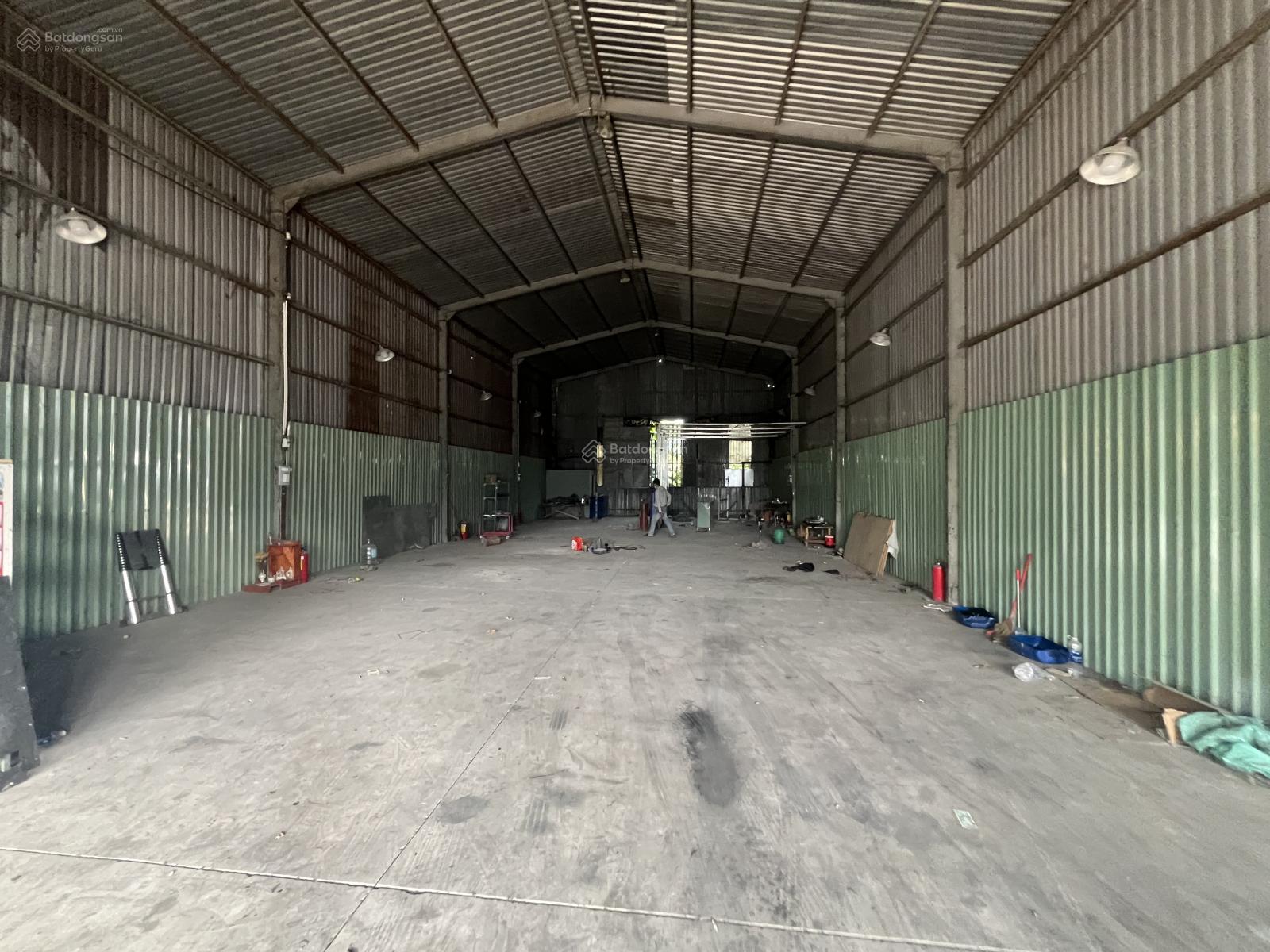 CHO THUÊ XƯỞNG MẶT TIỀN QUỐC LỘ 1K 300M2 CÓ ĐIỆN 3 PHA