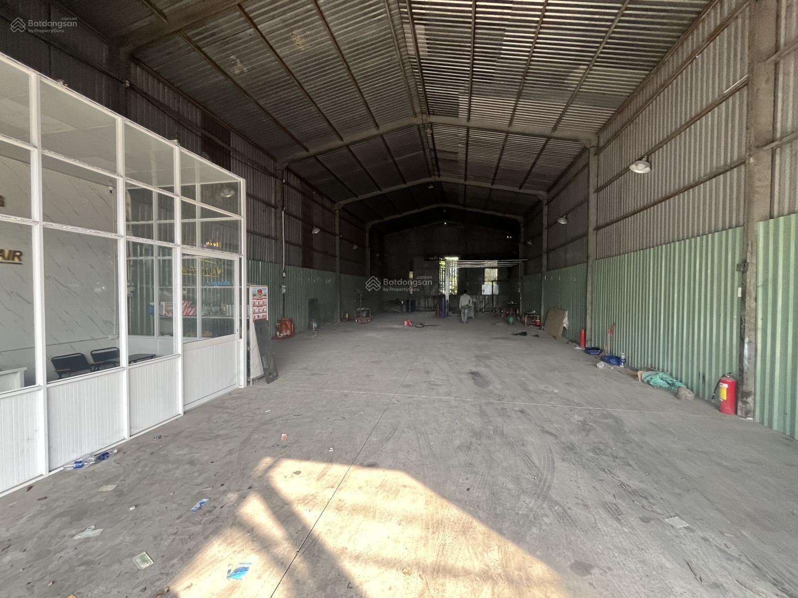 CHO THUÊ XƯỞNG MẶT TIỀN QUỐC LỘ 1K 300M2 CÓ ĐIỆN 3 PHA