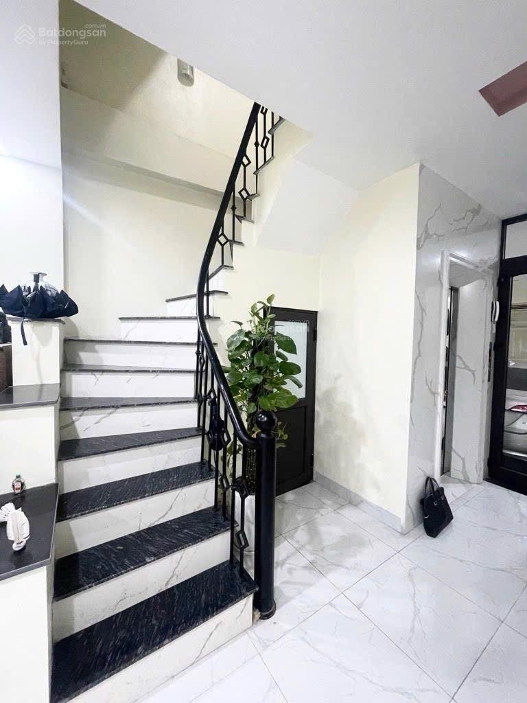 NHÀ NGAY NGÃ TƯ TRÔI: 60m2_5 tầng THANG MÁY, Ô TÔ TRÁNH, VỈA HÈ HƠN 9 tỷ