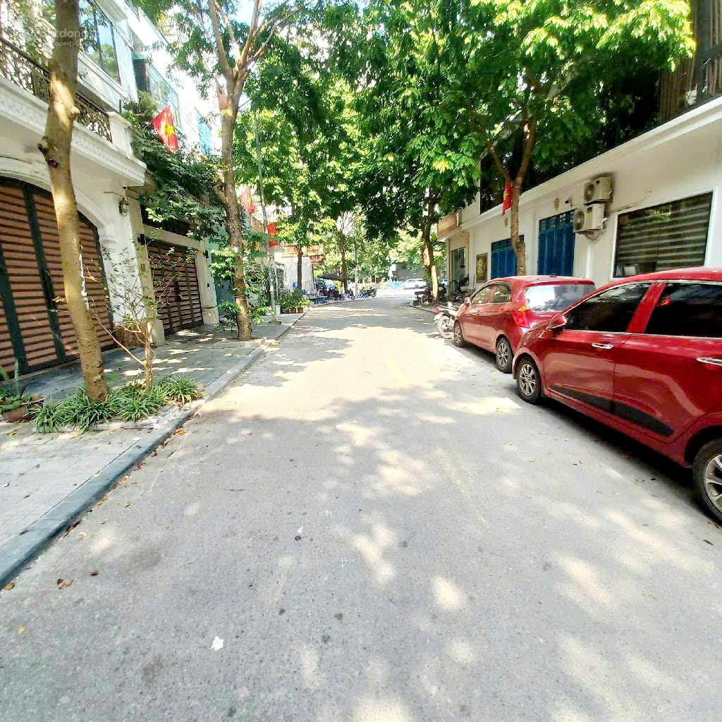 Bán nhà Phân Lô Phố Lạc Trung - Hai Bà Trưng, vị trí đẹp, Vỉa hè ô tô tránh, đỗ cửa, 71m2 hơn 24 tỷ Bán nhà Phân Lô Phố Lạc Trung - Hai Bà Trưng, vị trí đẹp, Vỉa hè ô tô tránh, đỗ cửa, 71m2 hơn 24 tỷ