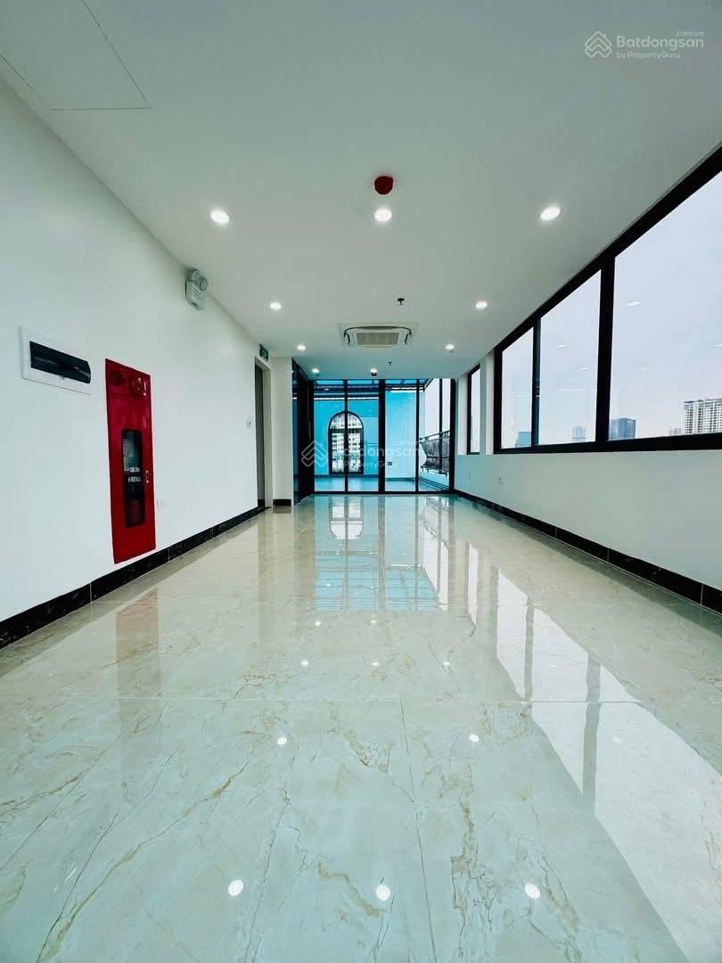 Chủ nhà gửi bán nhà Mặt Phố Linh Lang- Kim Mã Thượng:150m2,7 tầng lô góc,mt:6m.Giá:75tỷ