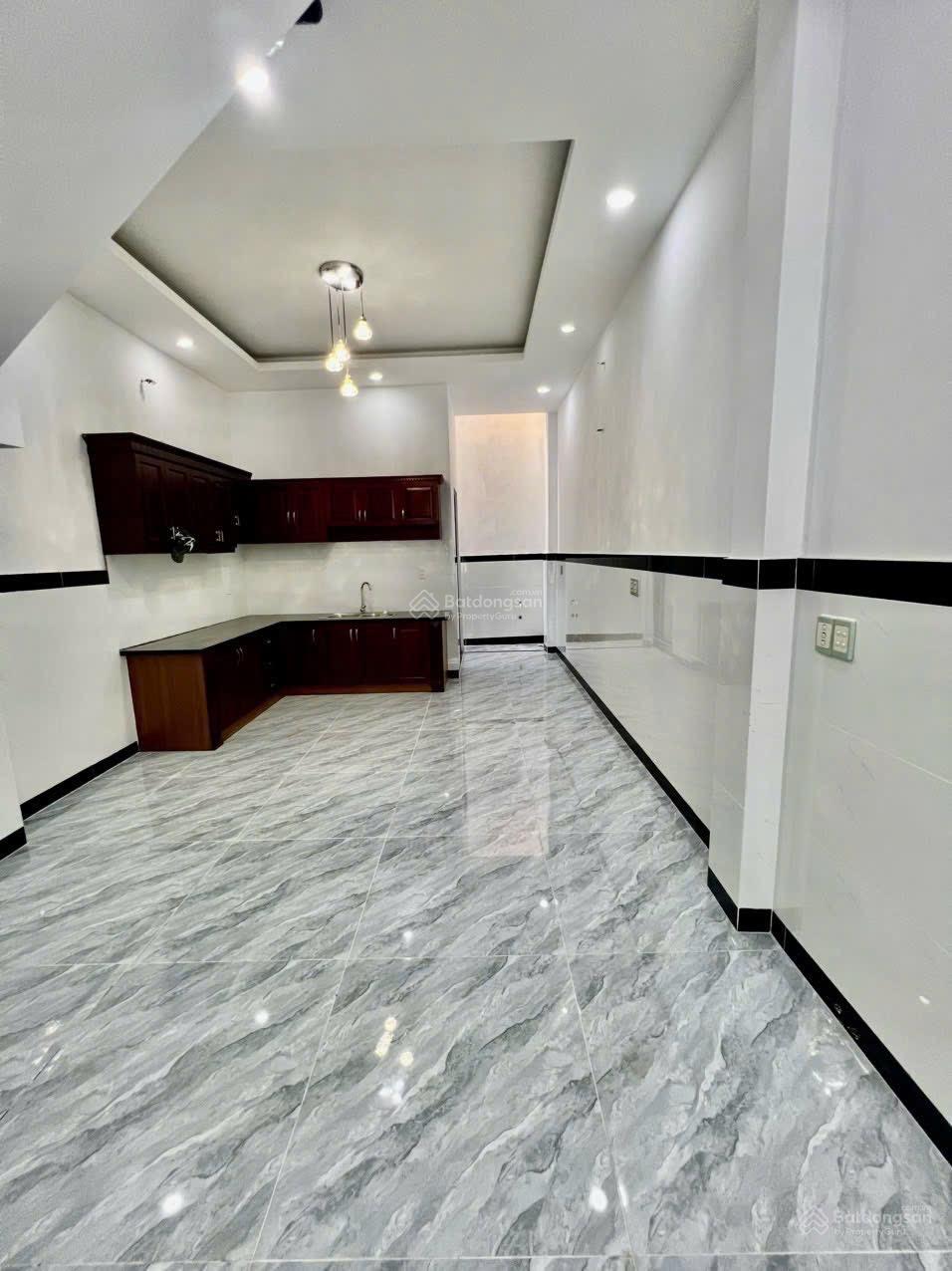 Nhà đẹp cần bán gấp thuộc phường Tân Chánh hiệp Q12 DT: 4 x 19m đúc 2 tấm giá bán: 6ty500tr