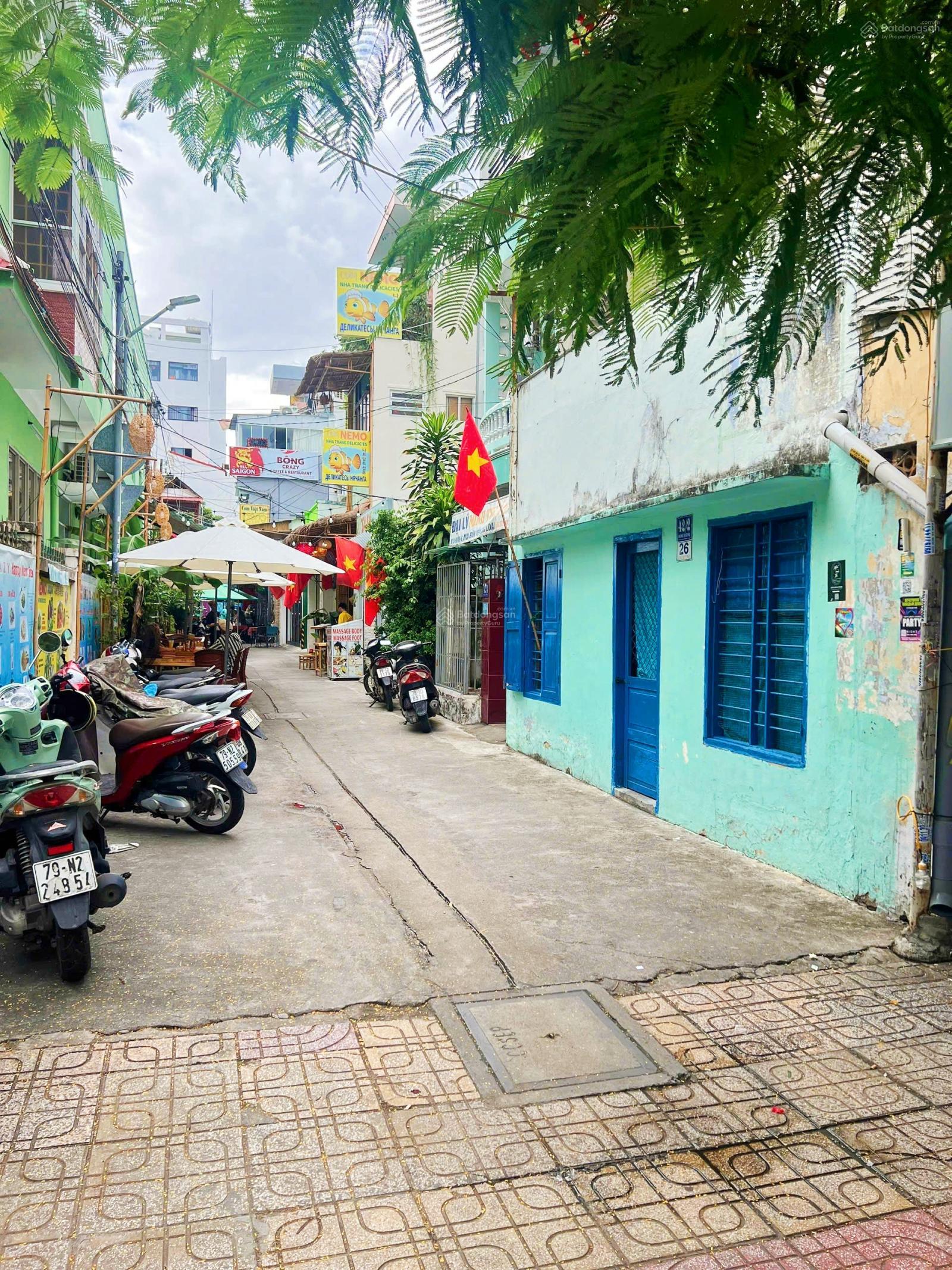 [ Nhà hẻm Hùng Vương _ ngang 6,3m ]  cách biển Trần Phú: 300m.  Giá: 24,5 tỷ