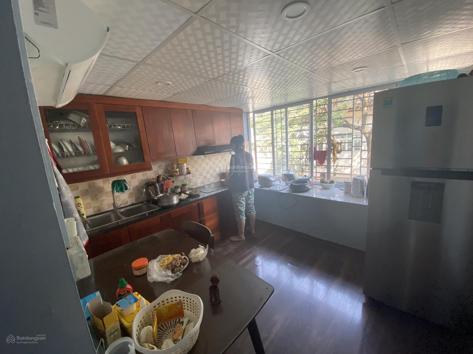 Bán căn hộ tập thể diện tích 50m2, 2pn, vs TT Nghĩa Tân - Tô Hiệu. Giá 2,9 tỷ (TL ).