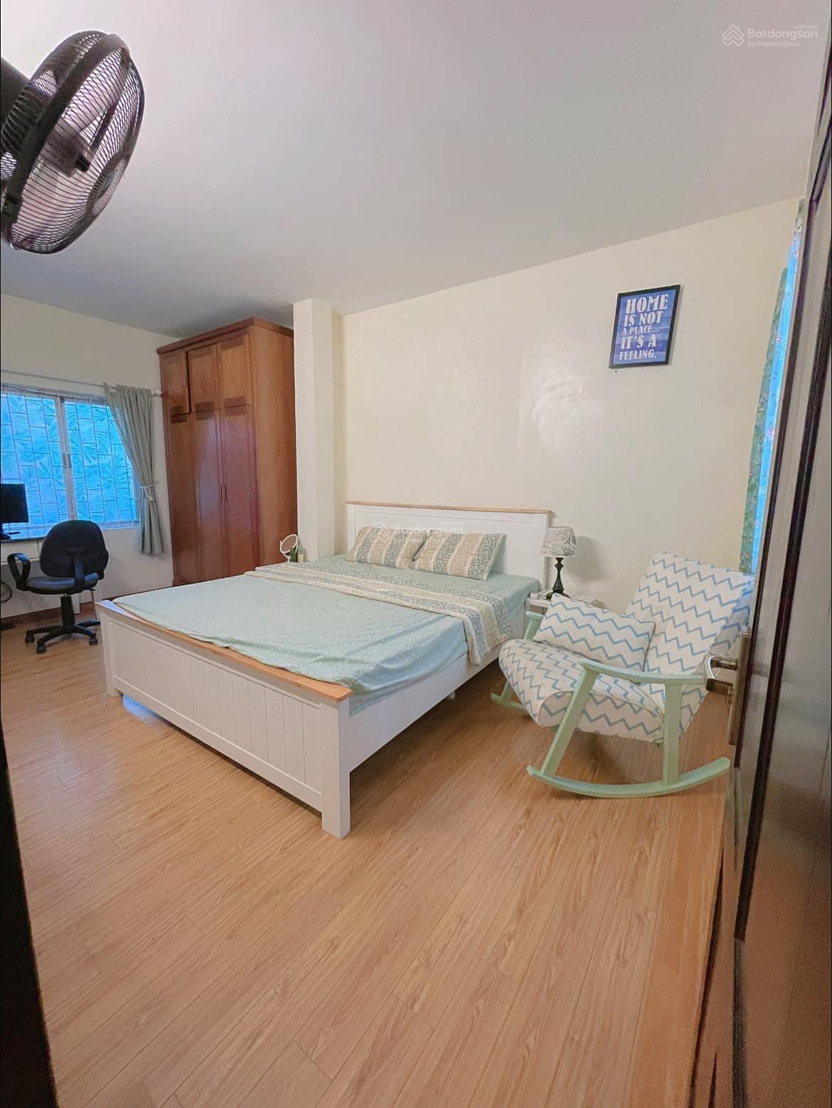 Chính chủ bán căn hộ TT Nghĩa Tân, dt sư dụng 80m2( sổ gần 40m2 ) nguyên căn, 3pn, 2vs, Giá 4,5 tỷ