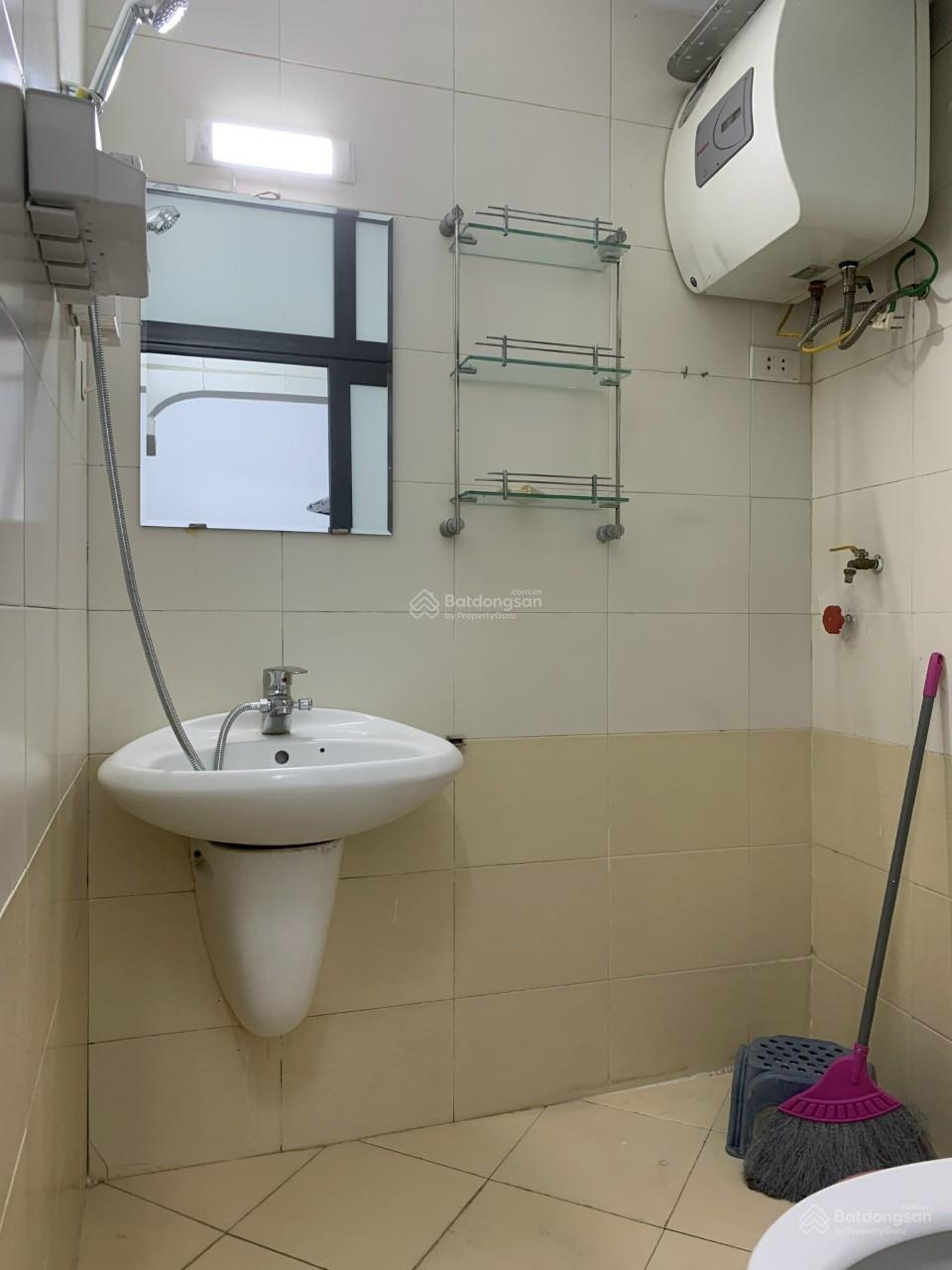 Chính chủ bán căn tập thể nguyên căn, dt 70m2 (sổ 48m2) 2pn, 2vs, Giá 4,7 tỷ (TL ).