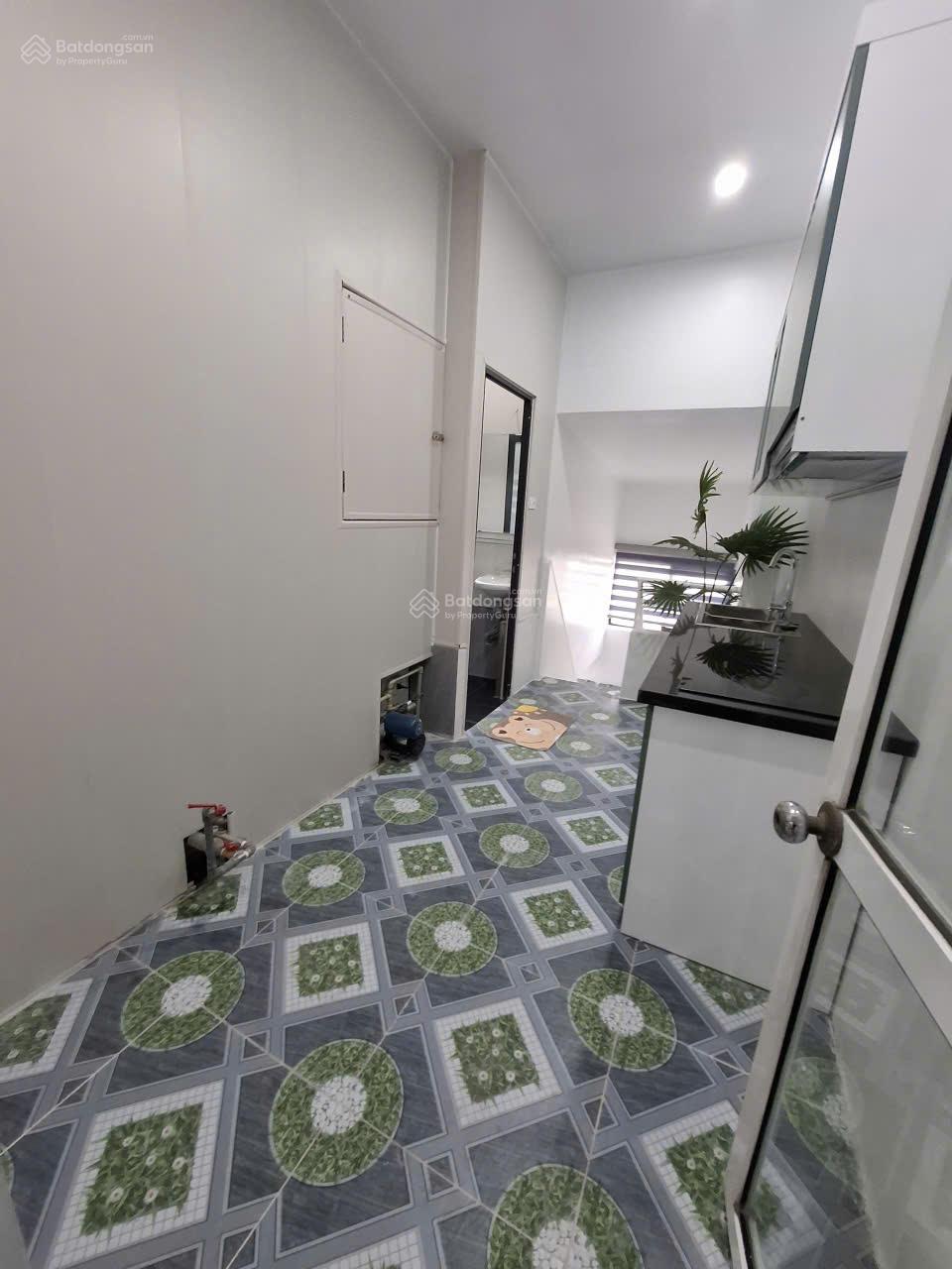 Bán căn hộ Tầng 1 dt 75m2 ( sổ 46m2 ), mt 7m, nhà đẹp + sân chơi rộng, về ở luôn. Giá 6,5 tỷ