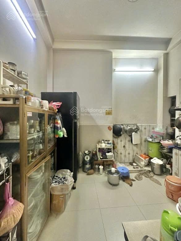 Ngộp 4 tỷ - H3G Nguyễn Văn Cừ Q.1 - 33m2, 4 tầng 4PN 4WC sân thượng.