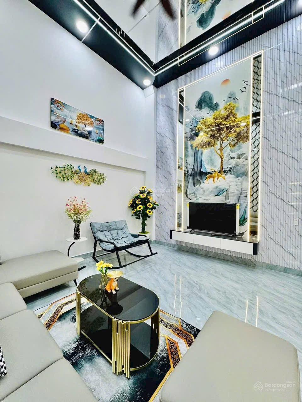 Bán Gấp căn nhà 5 tầng 5m x 13m BTCT mới xây. Hẻm ô tô thông Phan Huy Ích. Giá tốt 8 tỷ 190 còn bơt