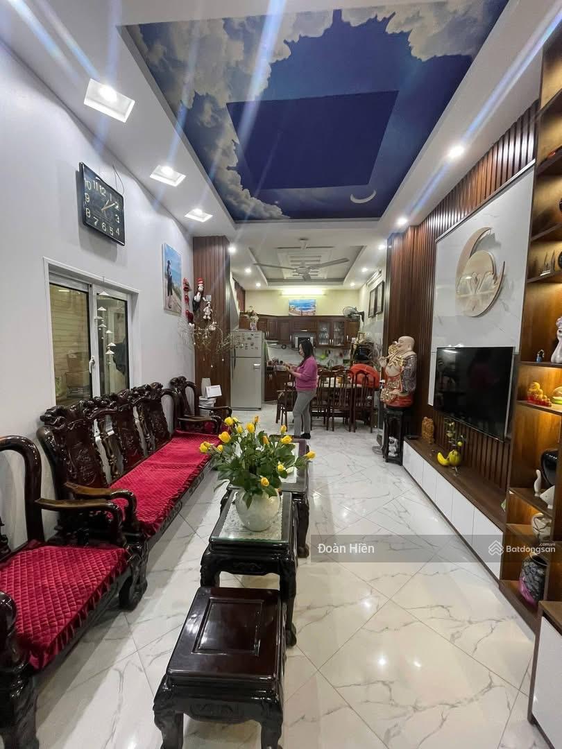 Bán gấp nhà Thuỵ Khuê, nhà mới đủ NT, 5t*51m, 4pn, ngõ thông Võng Thị, ko QH, vài bước ra Hồ Tây