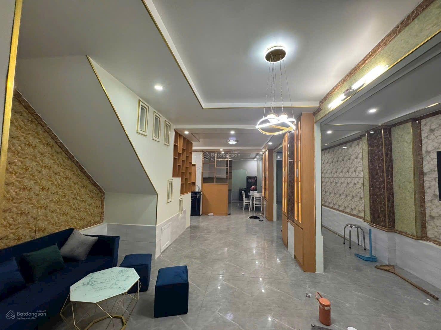 Nhà phố đẹp mặt tiền gần chợ Xóm Nghèo, phường Dĩ An, Tp Dĩ An