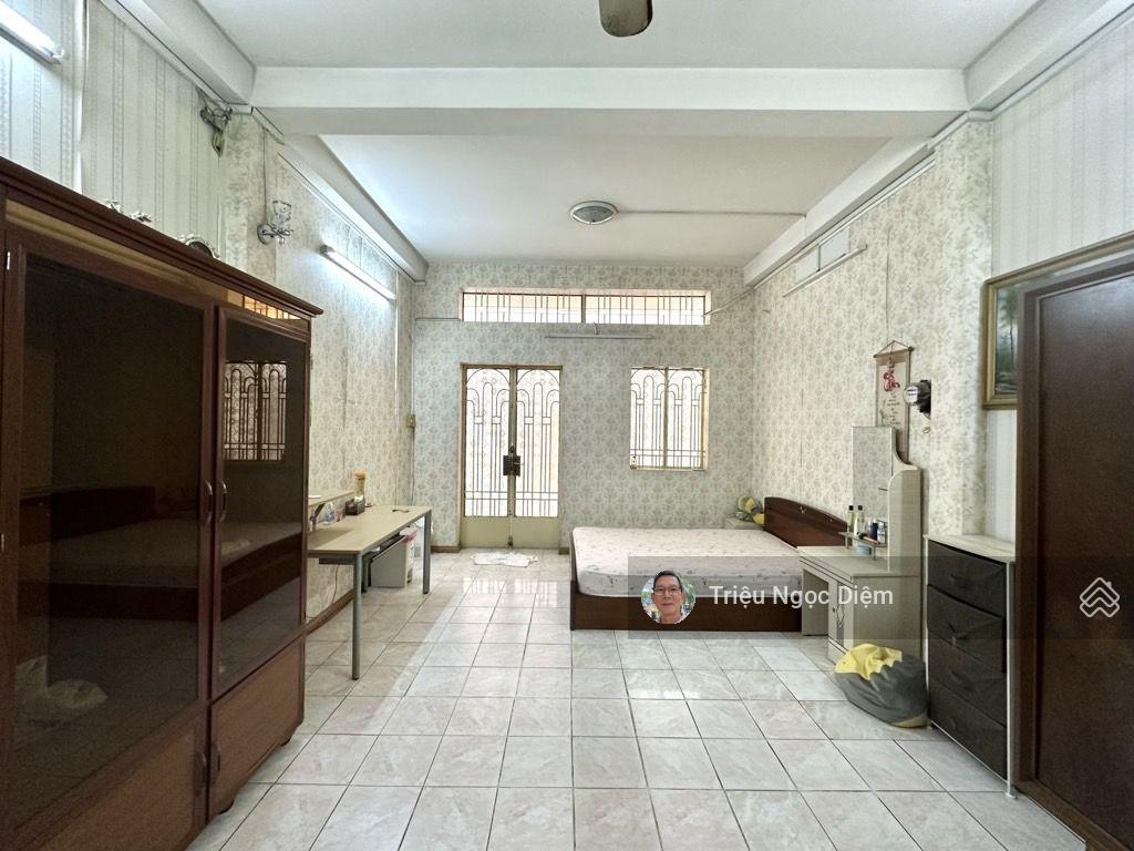 HIẾM PHÚ NHUẬN. Cô Giang, P.1. Sau lưng căn mặt tiền, HXH Khu VIP Phan Xích Long 3 căn giá rẻ .