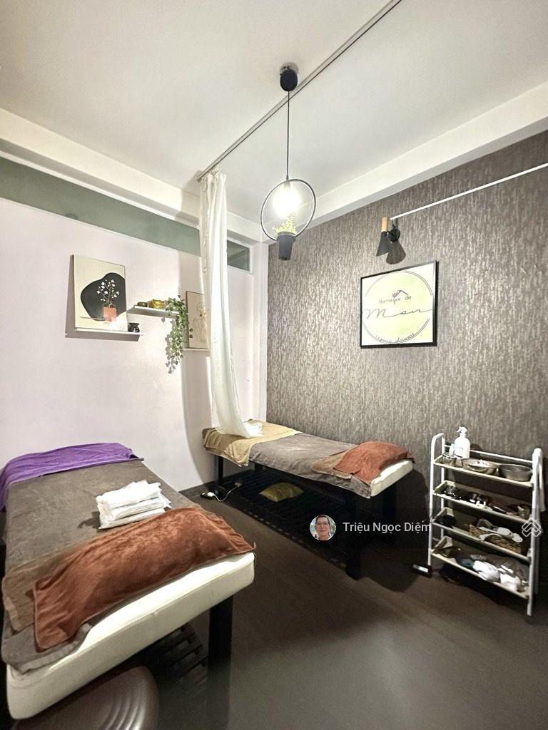 HIẾM PHÚ NHUẬN. Cô Giang, P.1. Sau lưng căn mặt tiền, HXH Khu VIP Phan Xích Long 3 căn giá rẻ .