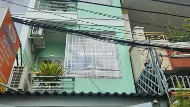 Chính chủ. Nhà 1 trệt 2 lầu sân thượng. 1 xẹt Phạm Huy Thông P6 GV . Thông ra Hẻm 496 DQH