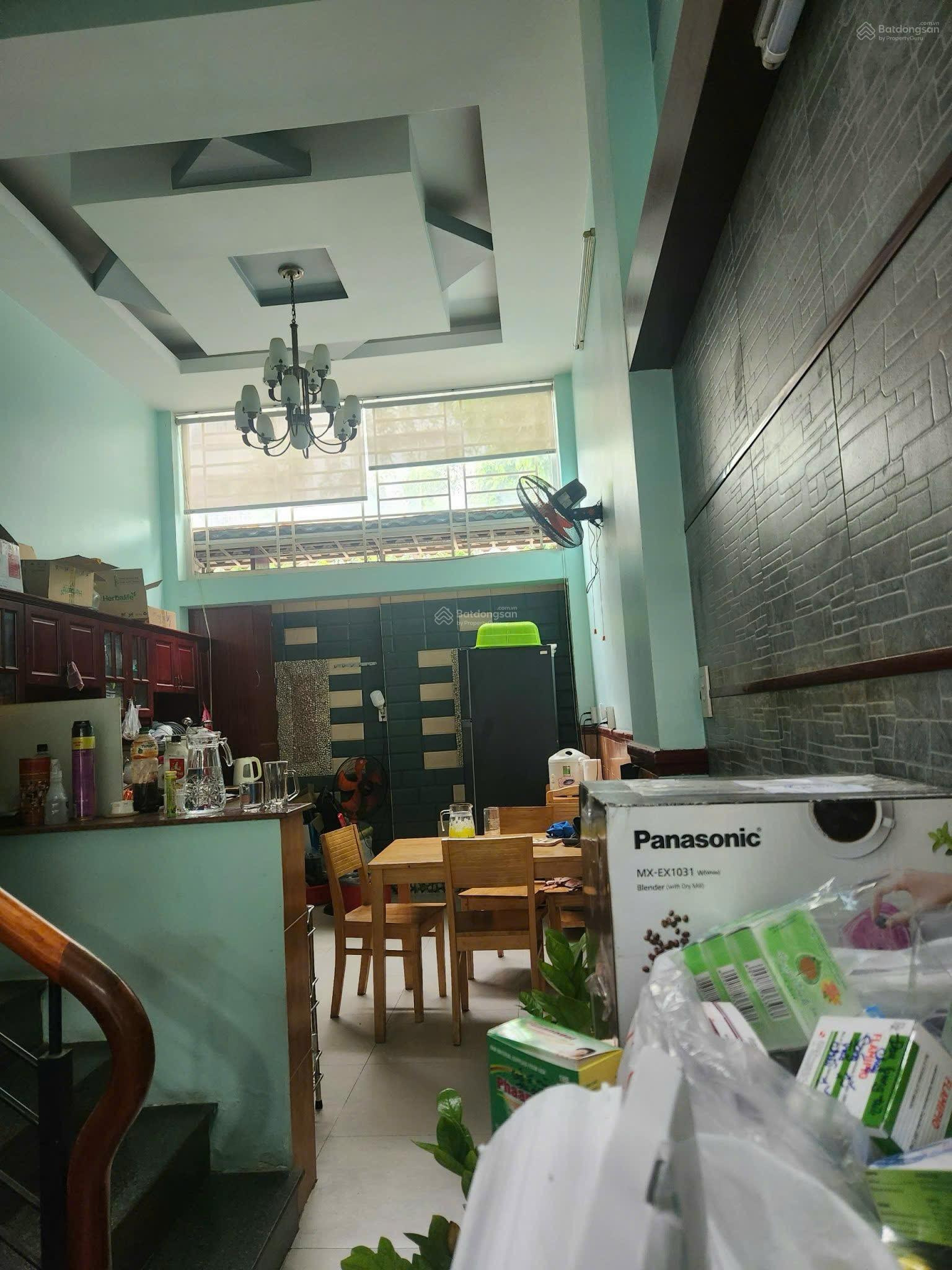 Chính chủ. Nhà 1 trệt 2 lầu sân thượng. 1 xẹt Phạm Huy Thông P6 GV . Thông ra Hẻm 496 DQH