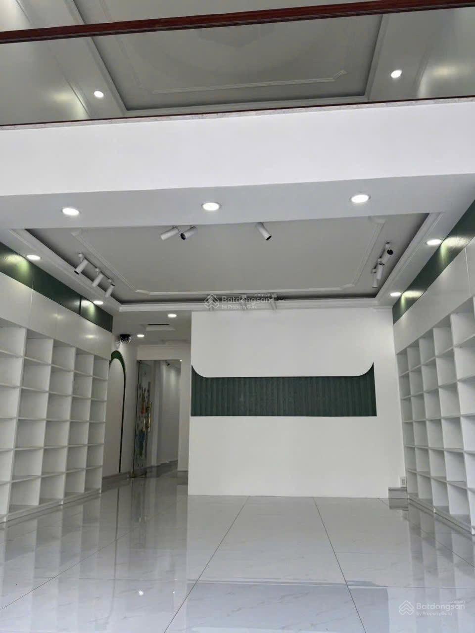 Cần bán gấp nhà mặt phố Đường Hoàng Hoa Thám KĐT Phúc Đạt Với k trí thương mại đắc địa