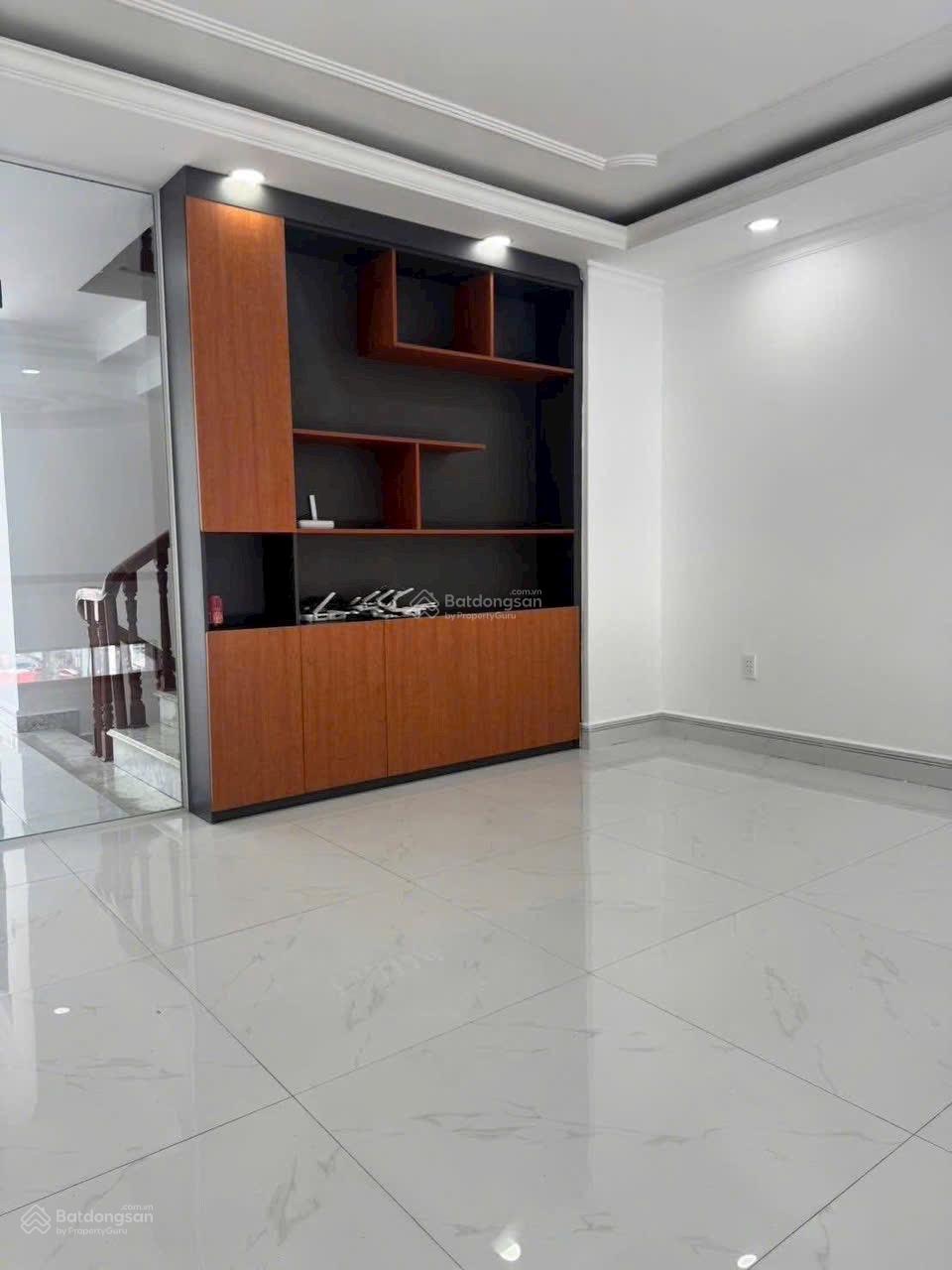 Cần bán gấp nhà mặt phố Đường Hoàng Hoa Thám KĐT Phúc Đạt Với k trí thương mại đắc địa