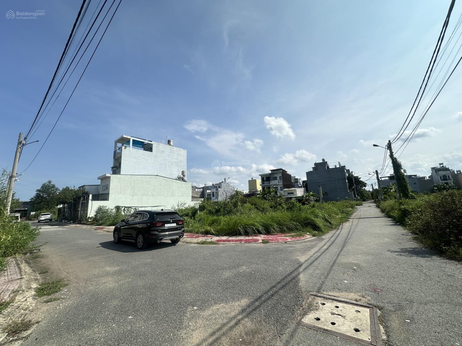 305m2. Lô góc 2 mặt tiền. Ngay KDC Gò Cát. SHR. Giá ngộp: 39tr/m2.