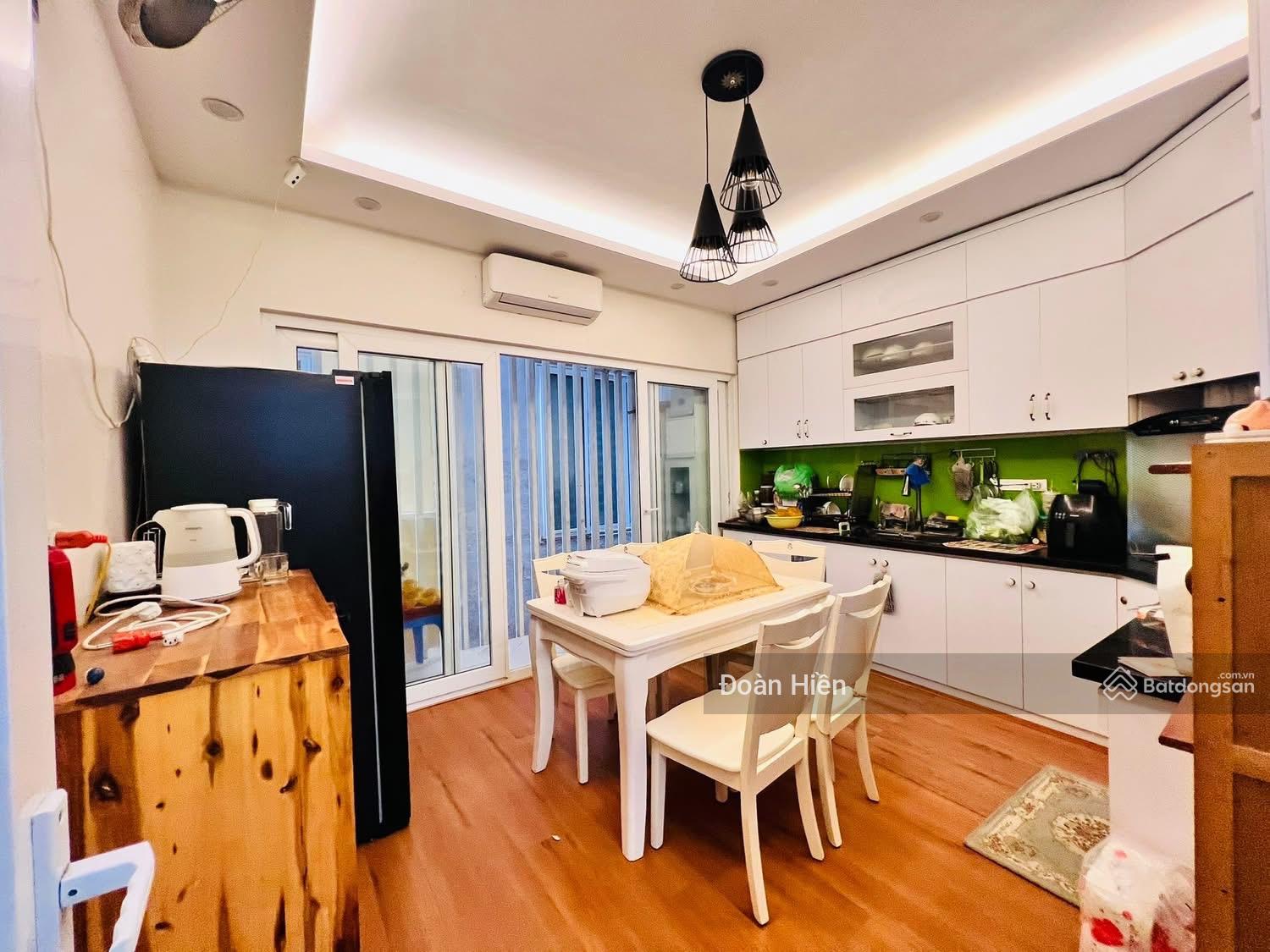 Chủ bán gấp trước tết! nhà Ngọc Khánh, ngõ thông, ba gác chạy, gần bãi xe ô tô, tặng NT, 50m*4t