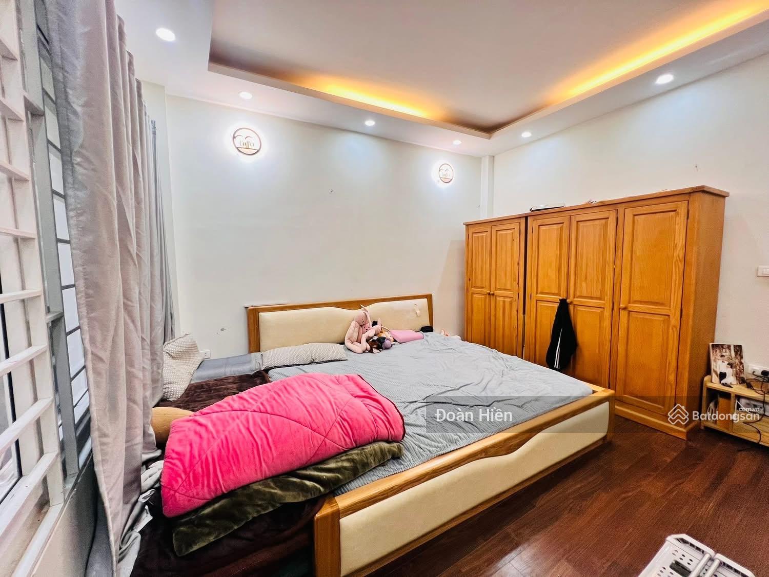 Chủ bán gấp trước tết! nhà Ngọc Khánh, ngõ thông, ba gác chạy, gần bãi xe ô tô, tặng NT, 50m*4t